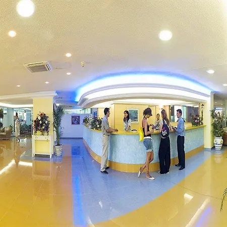 Vibra San Remo 3* サンアントニオアバド